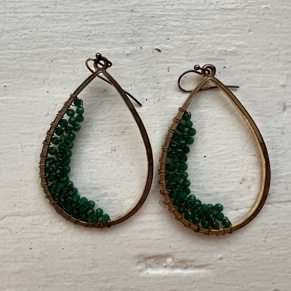 EUC Gold/brass teardrop earrings with beautiful jade beading - Picture 5 of 5